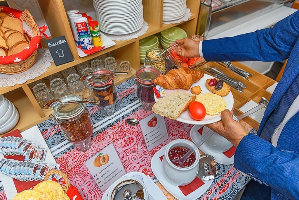 Hotel Des Alpes Bulle Center Екстер'єр фото