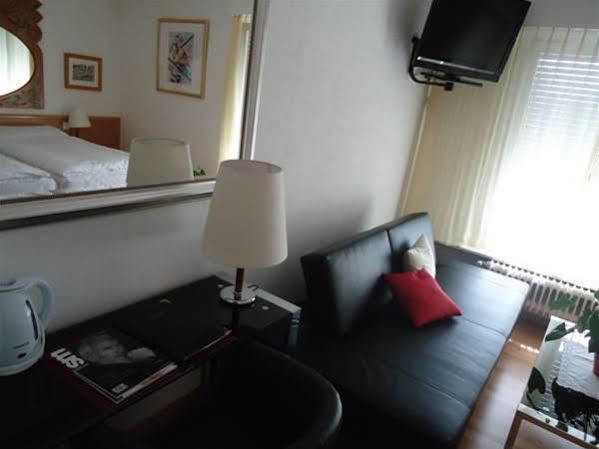 Hotel Des Alpes Bulle Center Екстер'єр фото
